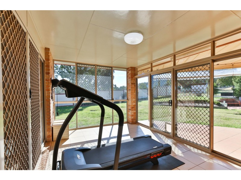 2A Academy Court, Glenvale QLD 4350