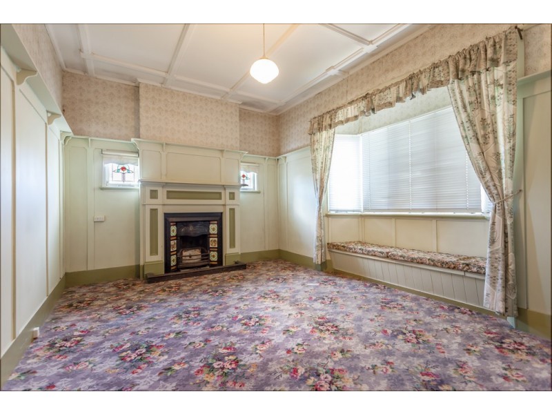 27 Bridge Street, Mount Lofty QLD 4350