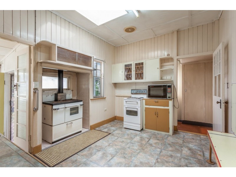 27 Bridge Street, Mount Lofty QLD 4350