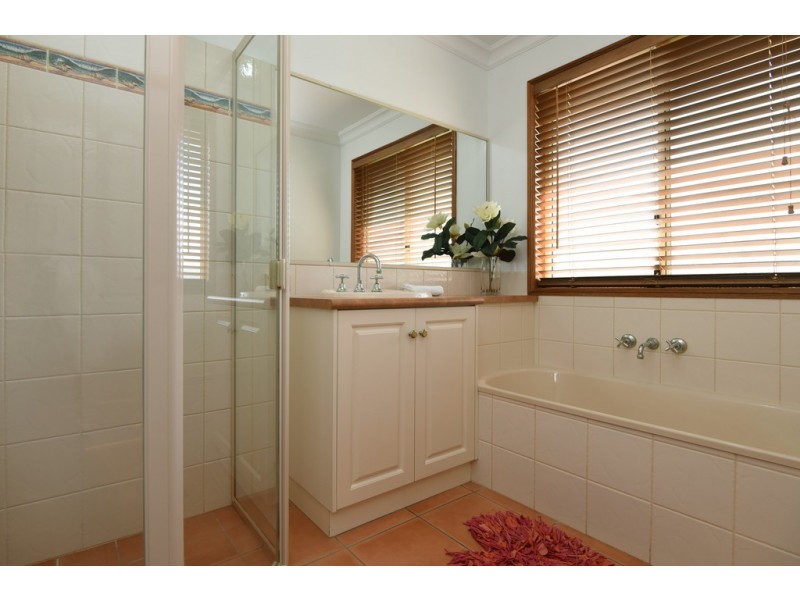 12 Andrews Court, Hodgson Vale QLD 4352
