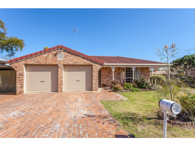 19 Lorraine Crescent, Centenary Heights QLD 4350