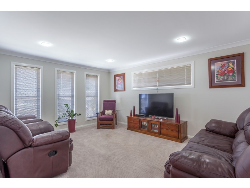 8 Plover Court, Highfields QLD 4352