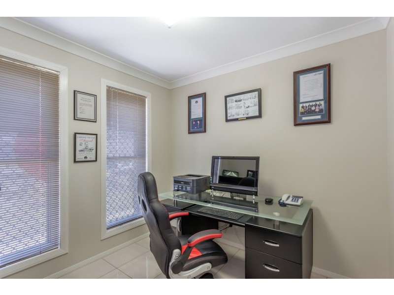 8 Plover Court, Highfields QLD 4352