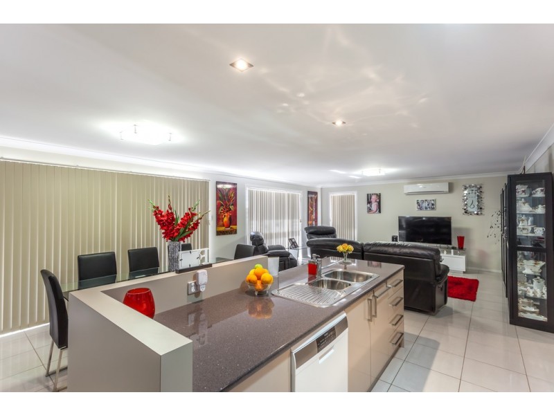 8 Plover Court, Highfields QLD 4352