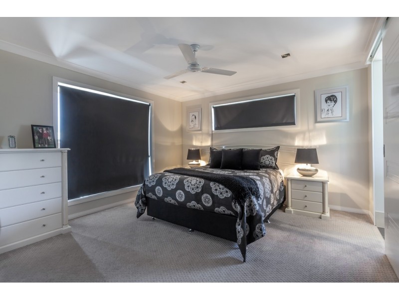 8 Plover Court, Highfields QLD 4352