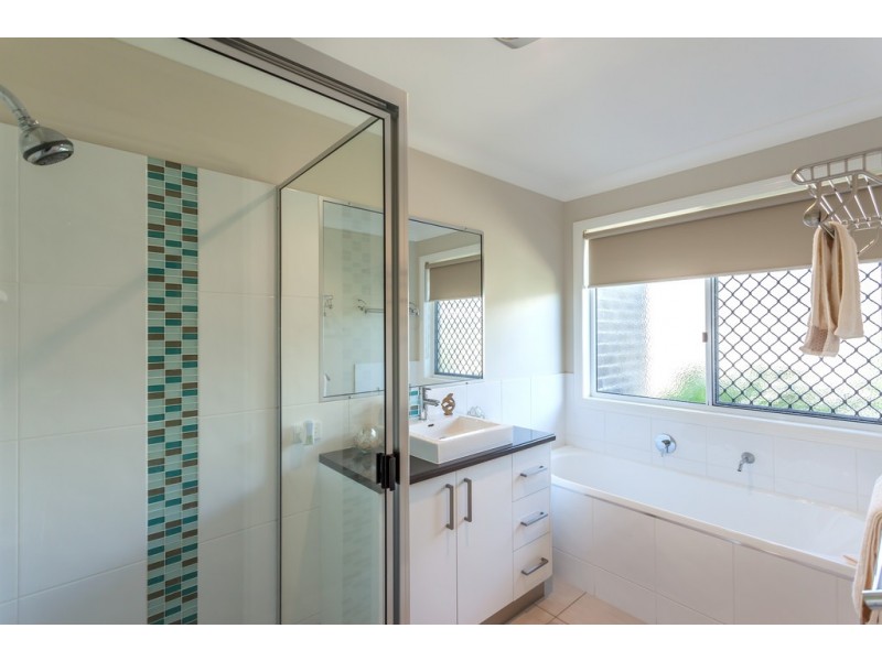 8 Plover Court, Highfields QLD 4352