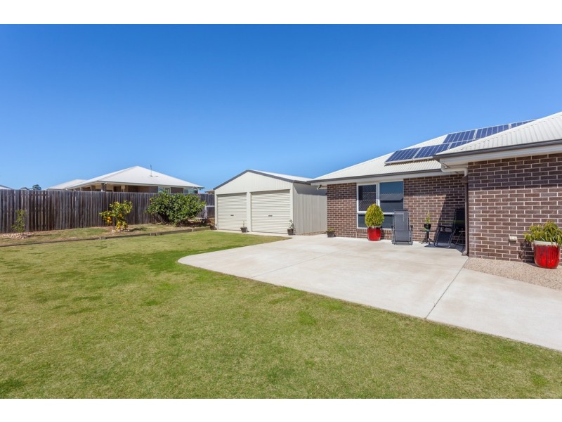 8 Plover Court, Highfields QLD 4352