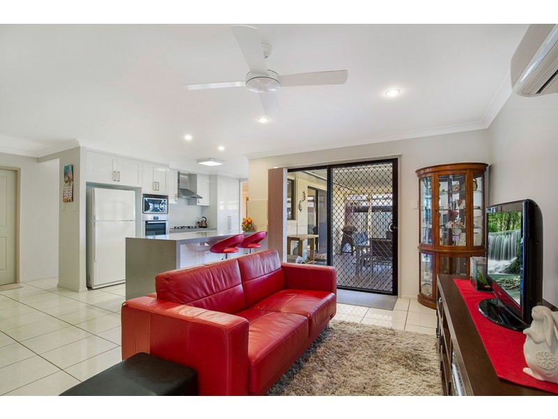 10 Scullin Street, Middle Ridge QLD 4350