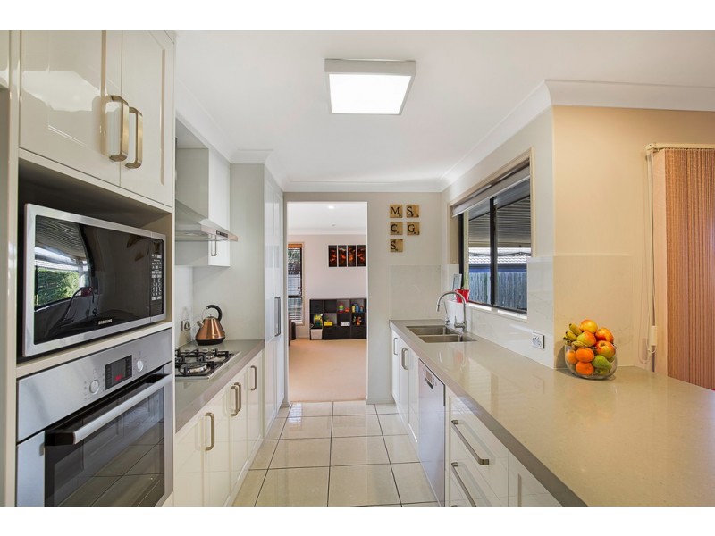 10 Scullin Street, Middle Ridge QLD 4350