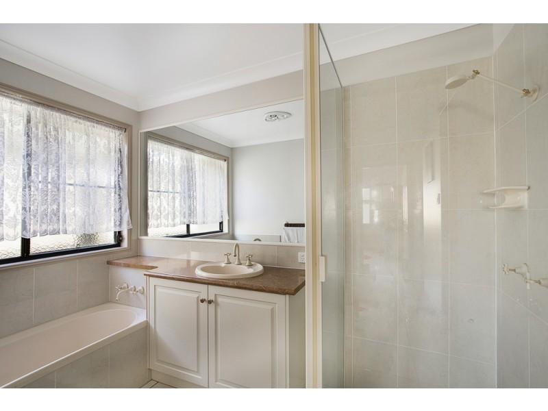 10 Scullin Street, Middle Ridge QLD 4350