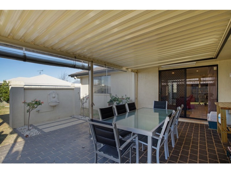 10 Scullin Street, Middle Ridge QLD 4350