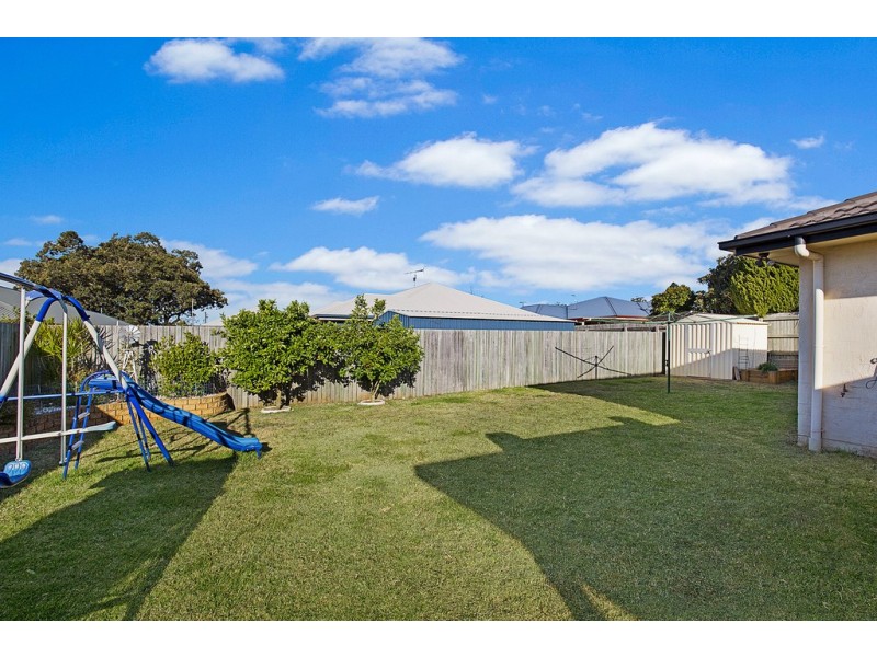 10 Scullin Street, Middle Ridge QLD 4350