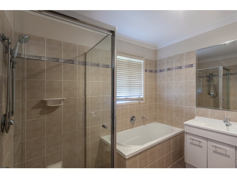 11 Laura Court, Glenvale QLD 4350