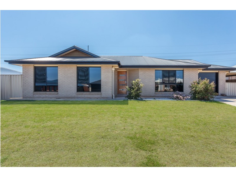 11 Grandslam Street, Glenvale QLD 4350