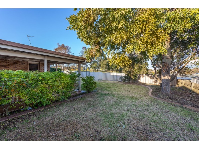 10 Moore Crescent, Wilsonton QLD 4350
