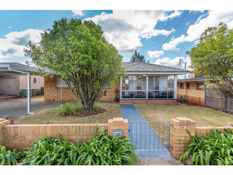 11 Doherty Street, Rockville QLD 4350
