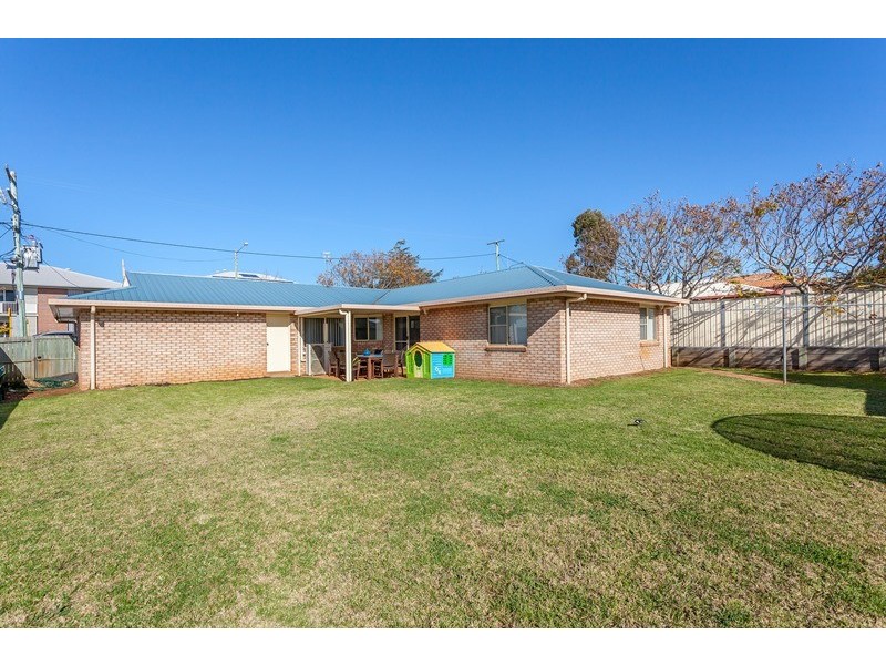 381 Spring Street, Kearneys Spring QLD 4350