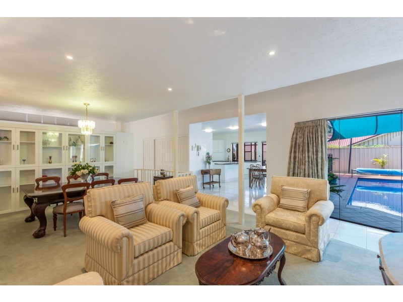 6 Llanwynne Court, Middle Ridge QLD 4350