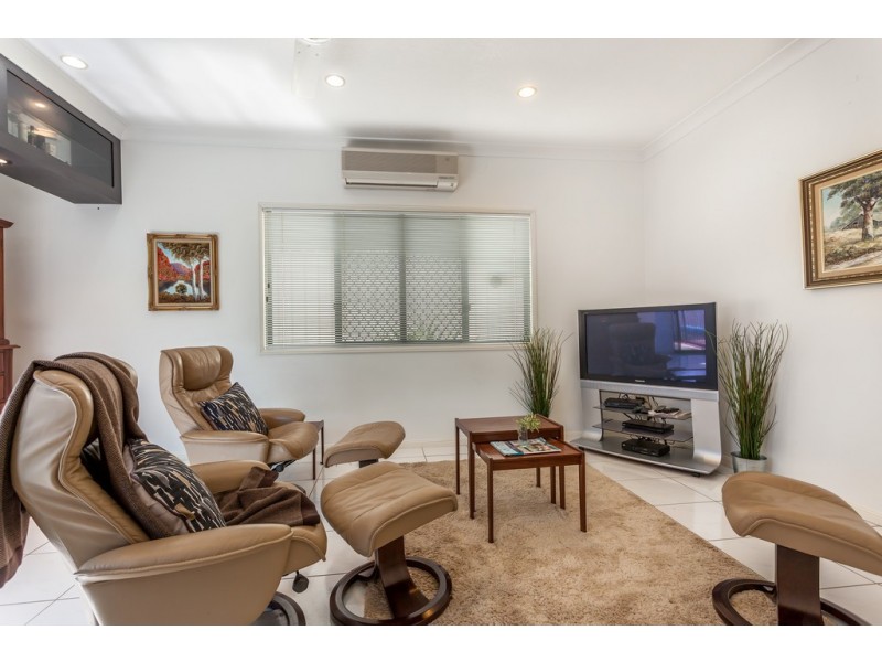 6 Llanwynne Court, Middle Ridge QLD 4350
