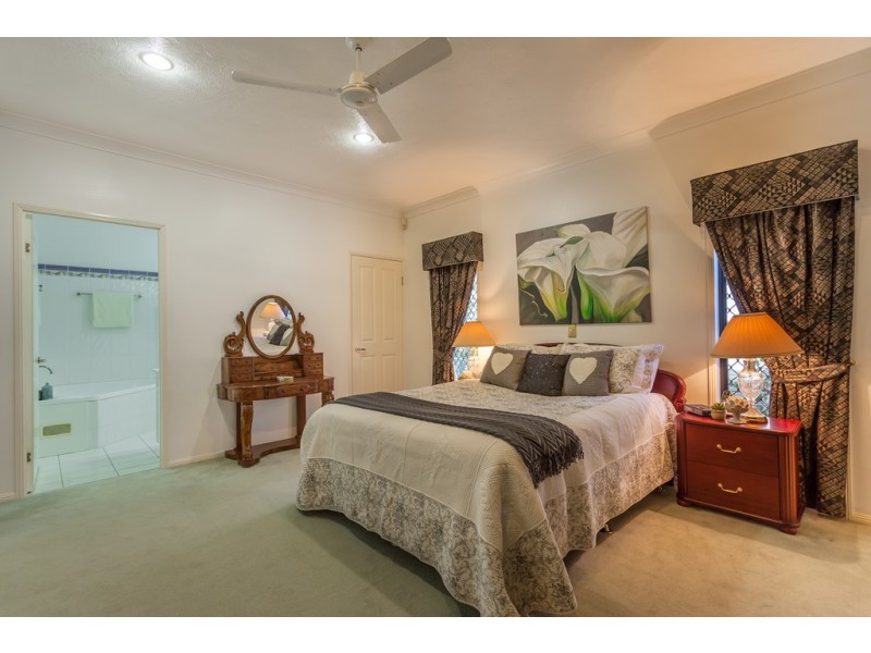 6 Llanwynne Court, Middle Ridge QLD 4350