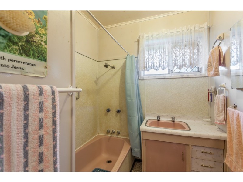 46 Jellicoe Street, Mount Lofty QLD 4350