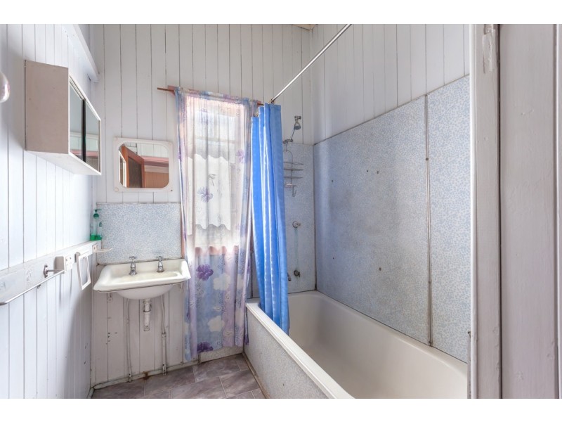 9 Pechey Street, South Toowoomba QLD 4350