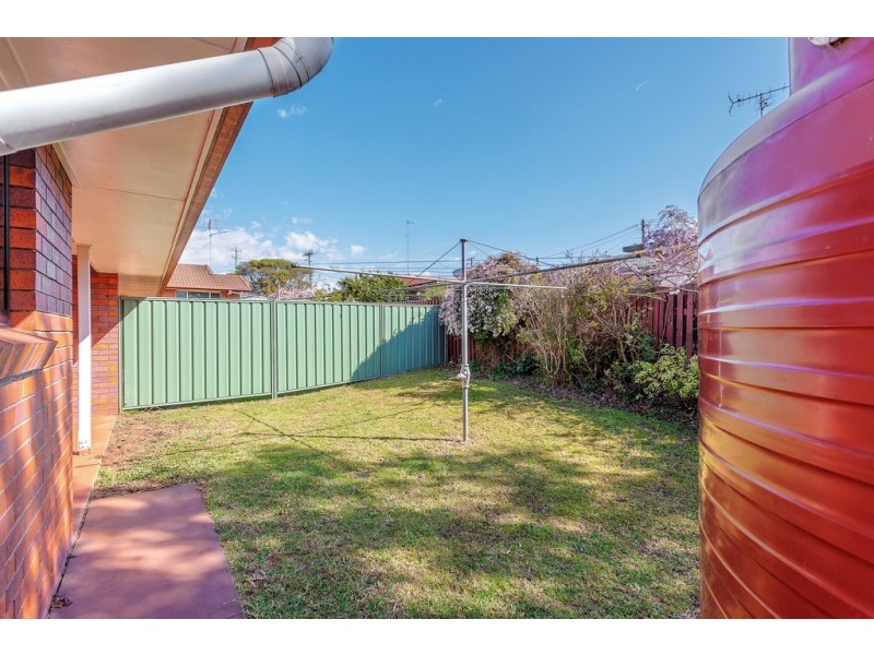 2/61 Agnes Street, Centenary Heights QLD 4350