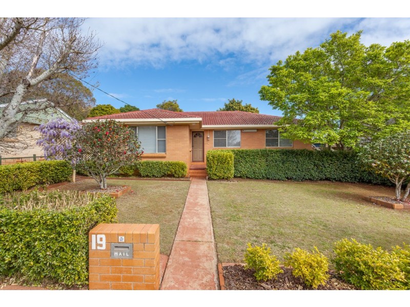 19 Jean Street, Harristown QLD 4350