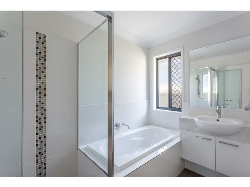 20A Weetwood Street, Newtown QLD 4350