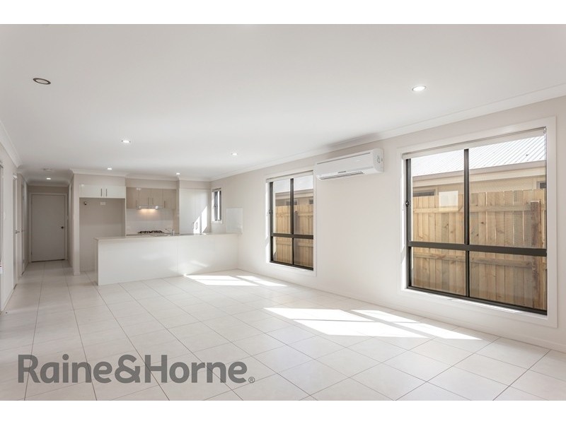 7 Farrer Street, Cranley QLD 4350