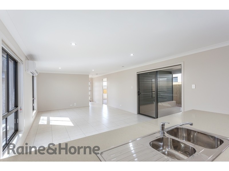 7 Farrer Street, Cranley QLD 4350