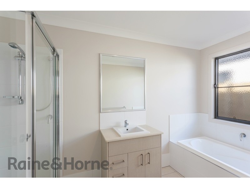 7 Farrer Street, Cranley QLD 4350