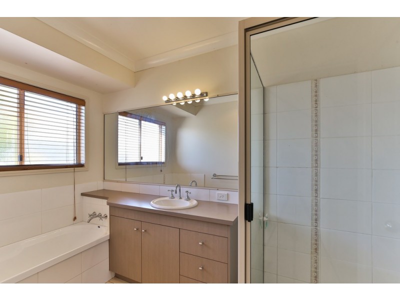 12 Jacquelyn Court, Oakey QLD 4401