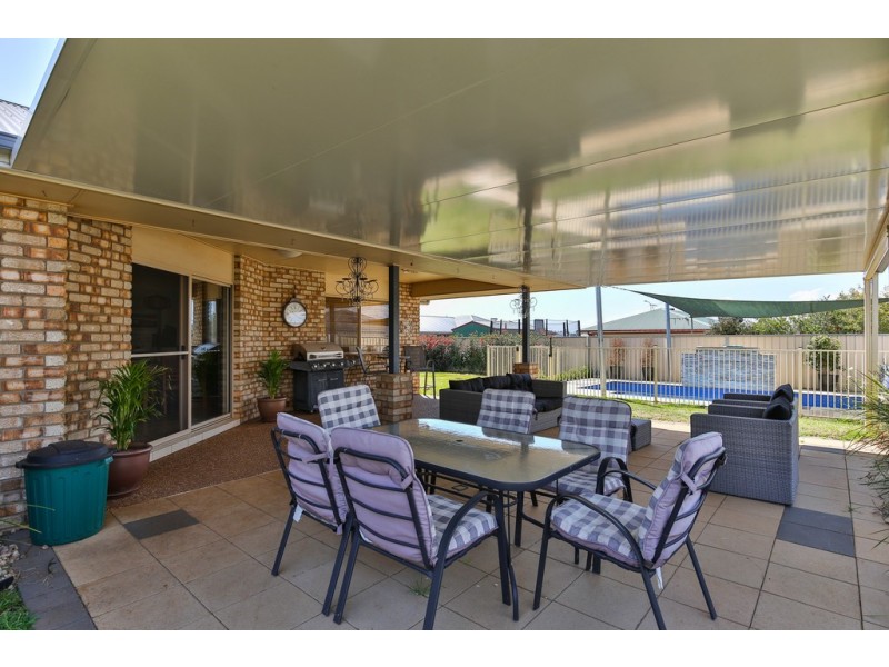 12 Jacquelyn Court, Oakey QLD 4401