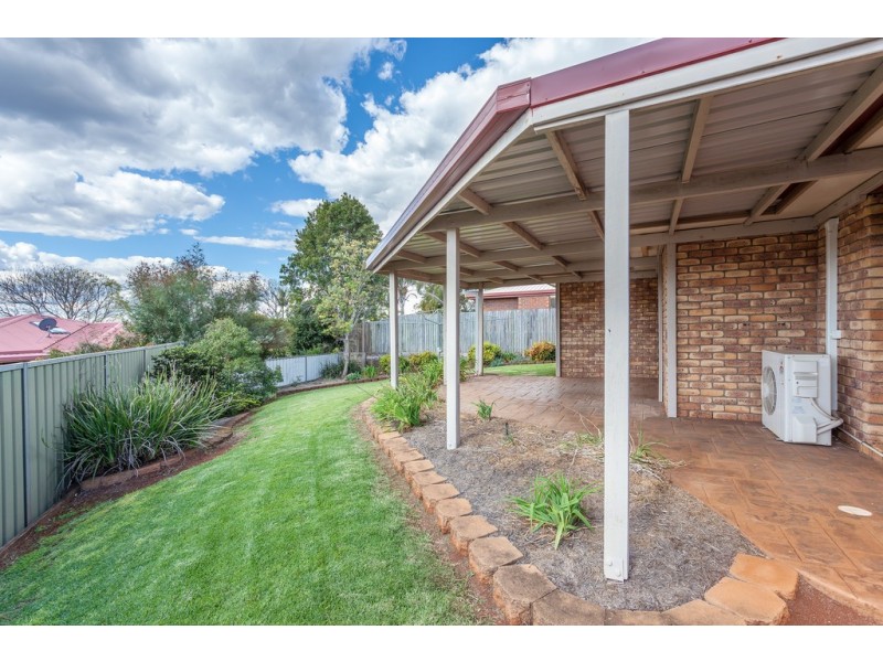 7 Daisy Court, Middle Ridge QLD 4350