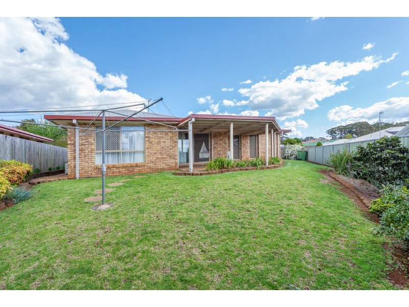 7 Daisy Court, Middle Ridge QLD 4350