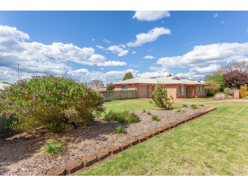 7 Daisy Court, Middle Ridge QLD 4350