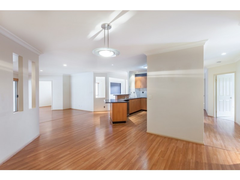 9 Chifley Court, Middle Ridge QLD 4350