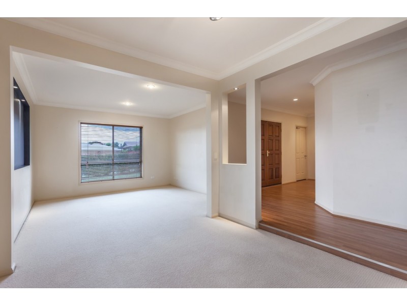 9 Chifley Court, Middle Ridge QLD 4350