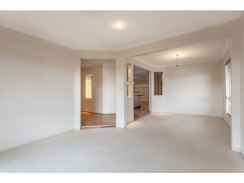 9 Chifley Court, Middle Ridge QLD 4350