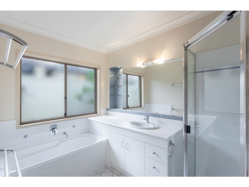 9 Chifley Court, Middle Ridge QLD 4350