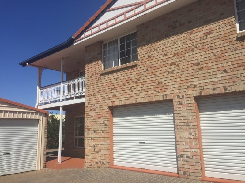 2/414 Stenner Street, Kearneys Spring QLD 4350