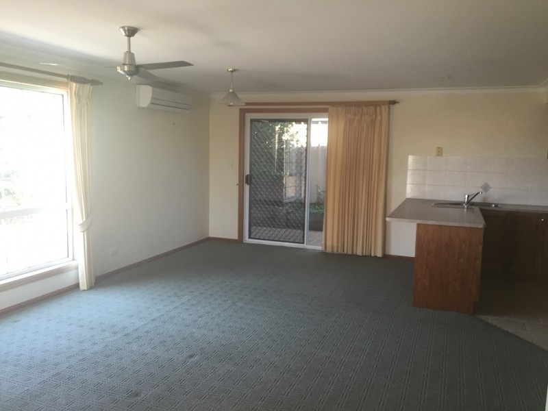 2/414 Stenner Street, Kearneys Spring QLD 4350