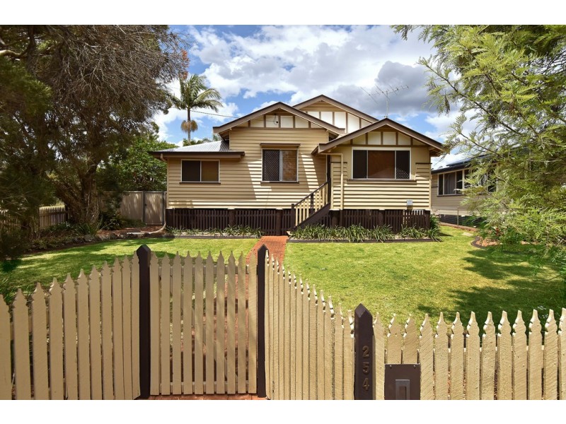 254 Hume Street, South Toowoomba QLD 4350
