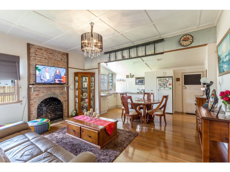 45 West Street, Newtown QLD 4350