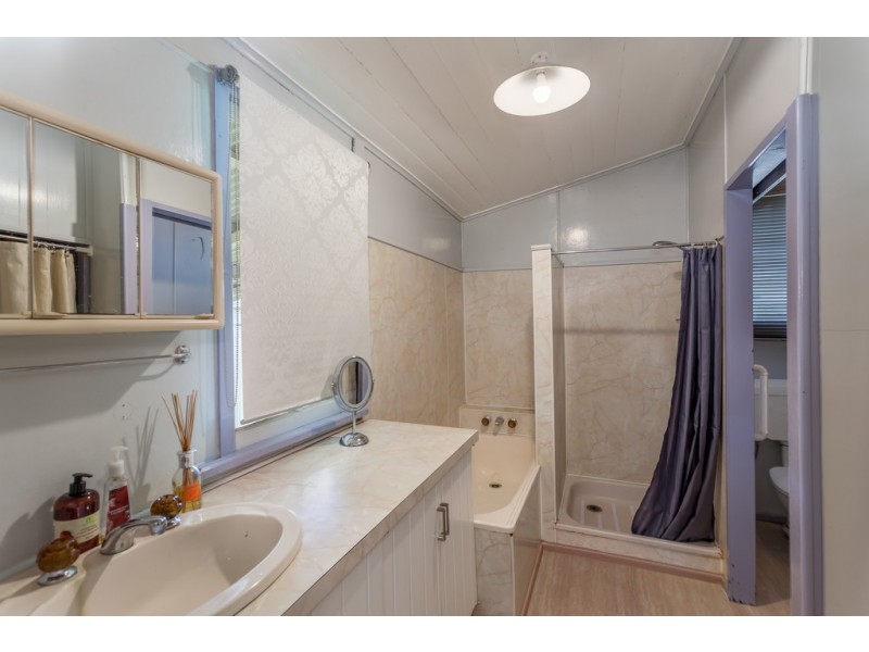 45 West Street, Newtown QLD 4350