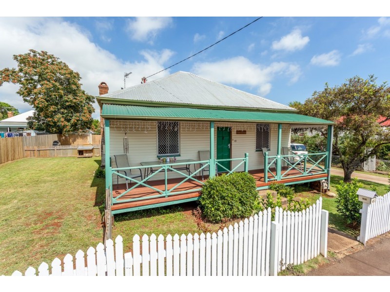 45 West Street, Newtown QLD 4350