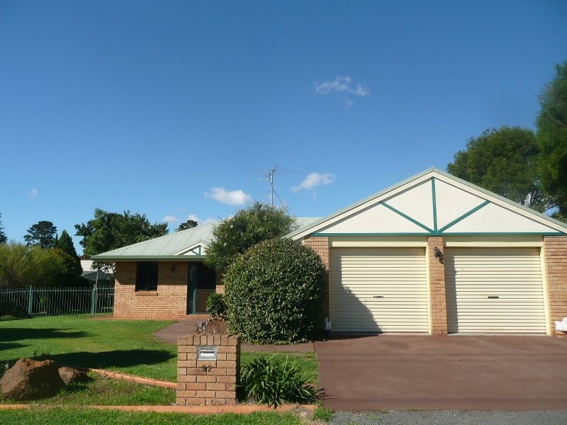92 Kearney Street, Kearneys Spring QLD 4350