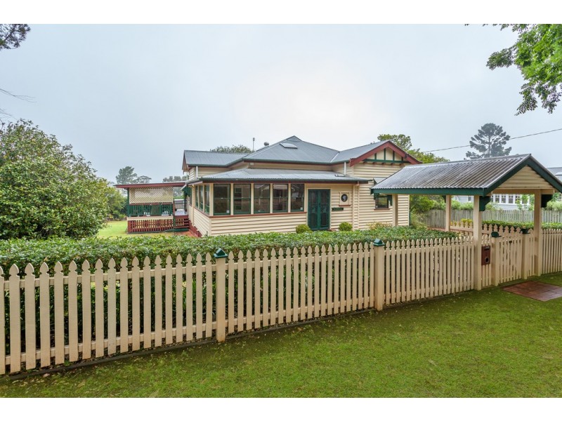 2 Collins Street, Mount Lofty QLD 4350