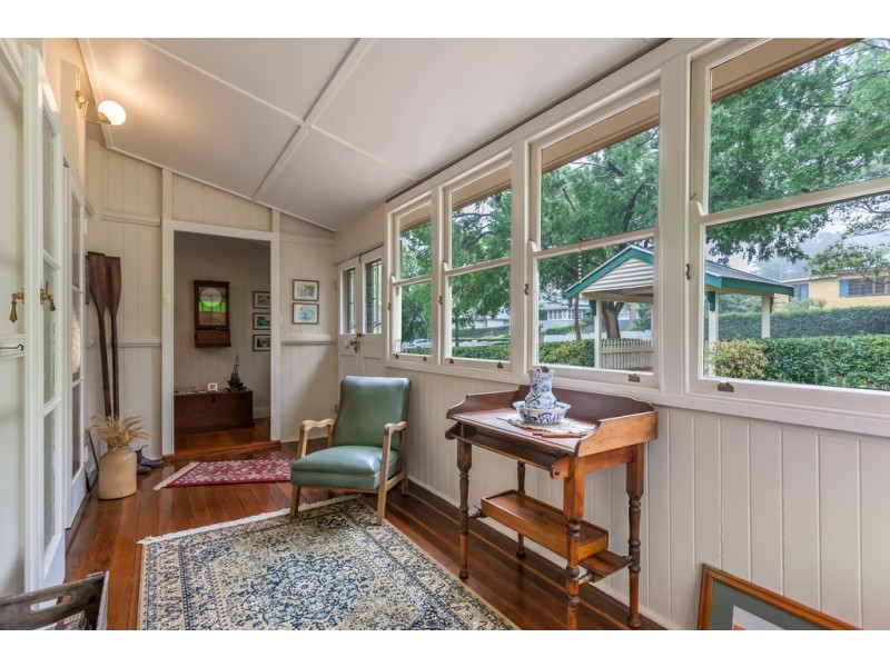 2 Collins Street, Mount Lofty QLD 4350